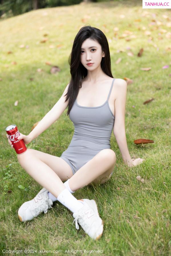   [XiuRen]高清写真图 2024.01.23 No.8005 章芃芃 美腿户外第25张图片
